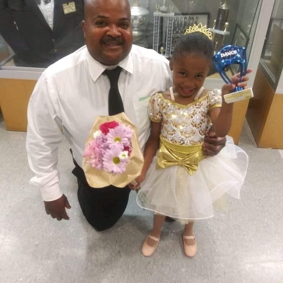 Meet your Posher, Shelly - Picture 1 of 1